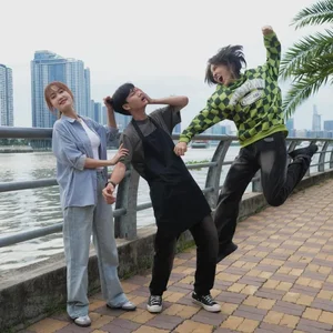 Behind the Scenes: The Energetic Cast of 'Tuổi Trẻ Giá Bao Nhiêu' Shares Candid Moments - image 2