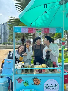 Behind the Scenes: The Energetic Cast of 'Tuổi Trẻ Giá Bao Nhiêu' Shares Candid Moments - image 1