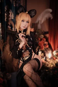 Elegant Qipao Photoshoot Gallery: Traditional Style Meets Modern Cosplay - image 3
