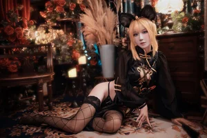Elegant Qipao Photoshoot Gallery: Traditional Style Meets Modern Cosplay - image 1