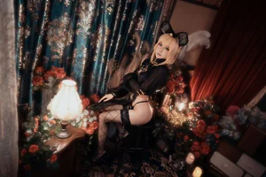 Elegant Qipao Photoshoot Gallery: Traditional Style Meets Modern Cosplay - image 9