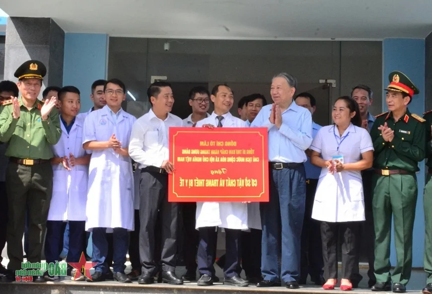 President To Lam Visits Con Co Island: Strengthening National Defense and Island Development