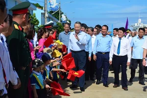 President To Lam Visits Con Co Island: Strengthening National Defense and Island Development - image 10