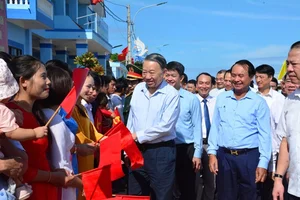 President To Lam Visits Con Co Island: Strengthening National Defense and Island Development - image 5