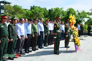 President To Lam Visits Con Co Island: Strengthening National Defense and Island Development - image 9