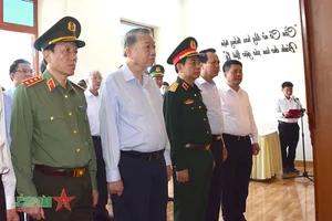 President To Lam Visits Con Co Island: Strengthening National Defense and Island Development - image 3