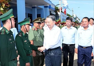 President To Lam Visits Con Co Island: Strengthening National Defense and Island Development - image 4