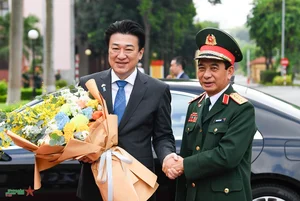Strengthening Strategic Ties: General Phan Van Giang Meets Japan’s Defense Minister - image 2