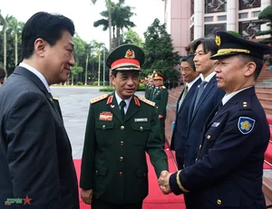 Strengthening Strategic Ties: General Phan Van Giang Meets Japan’s Defense Minister - image 0