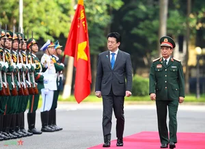 Strengthening Strategic Ties: General Phan Van Giang Meets Japan’s Defense Minister - image 5