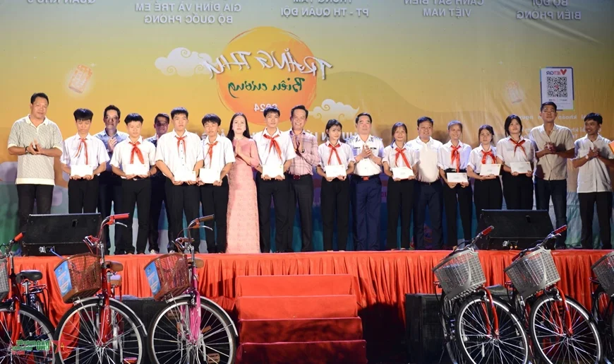Mid-Autumn Festival 2024: Joyful Celebrations on Ly Son Island