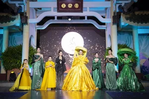 Young Talent Hai Phuong Shines as Vedette Alongside Supermodel Vu Thu Phuong - image 3