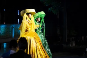 Young Talent Hai Phuong Shines as Vedette Alongside Supermodel Vu Thu Phuong - image 1