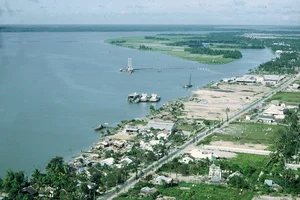 Rare 1960s Aerial Photos of Vinh Long: A Nostalgic Journey - image 6