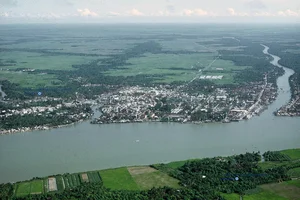 Rare 1960s Aerial Photos of Vinh Long: A Nostalgic Journey - image 1