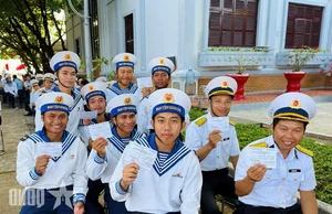 Truong Sa Island Joins the Nation in a Joyous All-People Festival - image 1