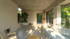 Split-Level Urban Oasis: Integrating Nature into a 500m2 Modern Home - image 0