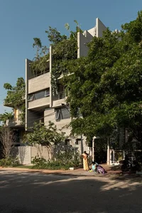 Split-Level Urban Oasis: Integrating Nature into a 500m2 Modern Home - image 3