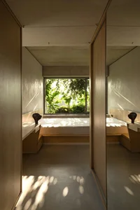 Split-Level Urban Oasis: Integrating Nature into a 500m2 Modern Home - image 17