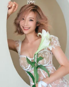 Korea's Viral Pilates Instructor: Blending Fitness, Style, and Motivation - image 5