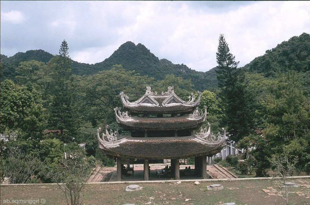 The Rustic Charm of Hanoi Pagodas in the Early 1990s