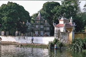 The Rustic Charm of Hanoi Pagodas in the Early 1990s - image 6