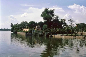 The Rustic Charm of Hanoi Pagodas in the Early 1990s - image 9