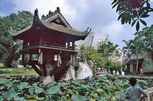 The Rustic Charm of Hanoi Pagodas in the Early 1990s - image 8