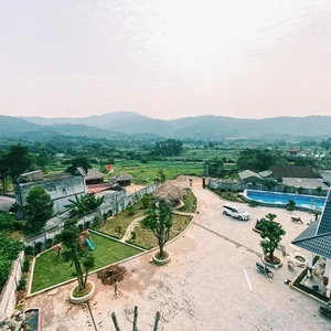 Touring the Luxurious 3,500m2 Mountain View Villa of Singer Quan A.P - image 10