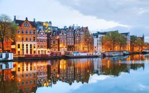 Exploring the Enchanting Landscapes of the World's Most Bicycle-Friendly City - image 3
