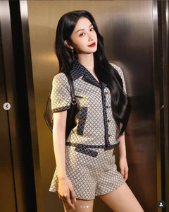 Jun Vu Stuns Fans in Elegant Traditional Thai Attire Gallery - image 1