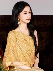 Jun Vu Stuns Fans in Elegant Traditional Thai Attire Gallery - image 3