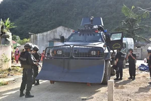 Inside the High-Stakes Raid Against Drug Lords in Long Luong - image 15