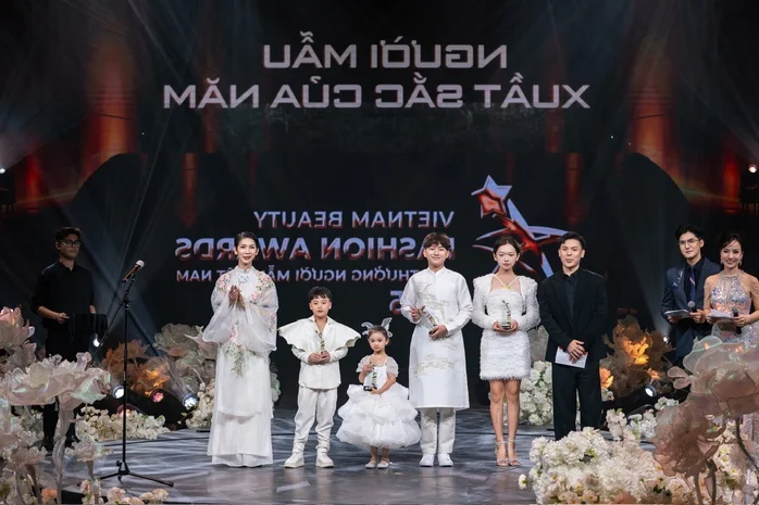 Supermodel Vo Hoang Yen Honored with Prestigious Dedicated Model of the Year Award