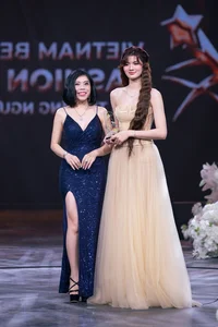 Supermodel Vo Hoang Yen Honored with Prestigious Dedicated Model of the Year Award - image 3