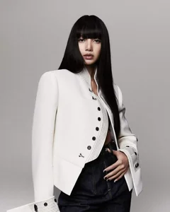 Lisa of BLACKPINK: Global Brand Ambassador Success Amidst Social Media Rumors - image 6