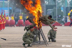 Vietnam International Defense Expo 2024: Spectacular Rehearsal Showcases Modern Military Power and Global Partnerships in Hanoi - image 7
