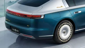 Maextro S800: The Gold-Plated Luxury Sedan Redefining the High-End Market - image 13