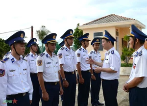 Vietnam Coast Guard Supports and Protects Fishermen of Ly Son Island - image 0
