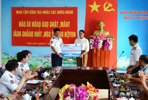 Vietnam Coast Guard Supports and Protects Fishermen of Ly Son Island - image 9