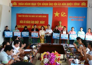 Vietnam Coast Guard Supports and Protects Fishermen of Ly Son Island - image 8