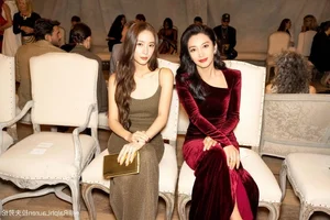 Li Bingbing Shines at New York Fashion Week with Ageless Elegance - image 3