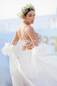 Vo Hoang Yen Shines on Catwalk While 8 Months Pregnant - image 7