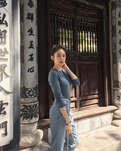 Who is the Laotian Hot Girl Confessing to Quang Linh Vlogs? - image 5