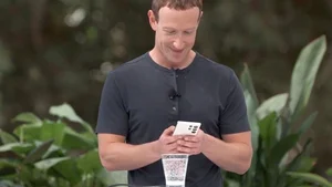What Phone Does the World’s Richest Person Use? A Tech Insight - image 6