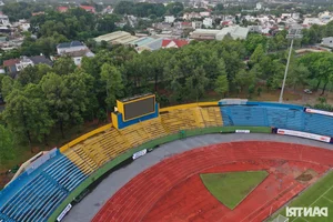 Lush Green Pitch at Go Dau Stadium Ready for Vietnam's Matches Against Cambodia and Laos - image 1