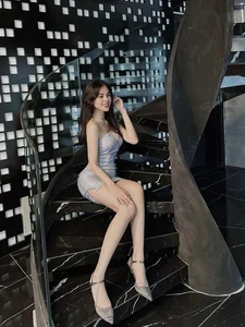 Captivating Curves: The Stunning Beauty of Vietnamese Model Huong Ly - image 2