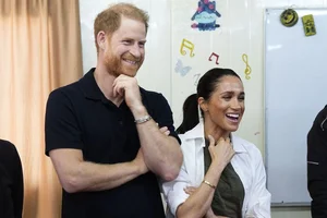 Prince Harry and Meghan Markle Make Surprise Appearance in Jordan - image 5