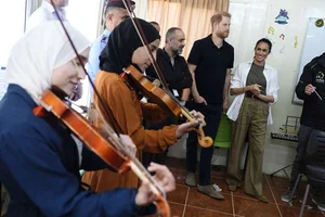 Prince Harry and Meghan Markle Make Surprise Appearance in Jordan - image 8