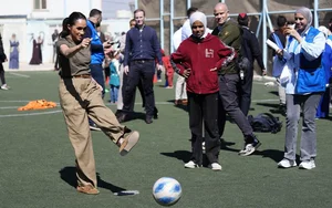 Prince Harry and Meghan Markle Make Surprise Appearance in Jordan - image 7